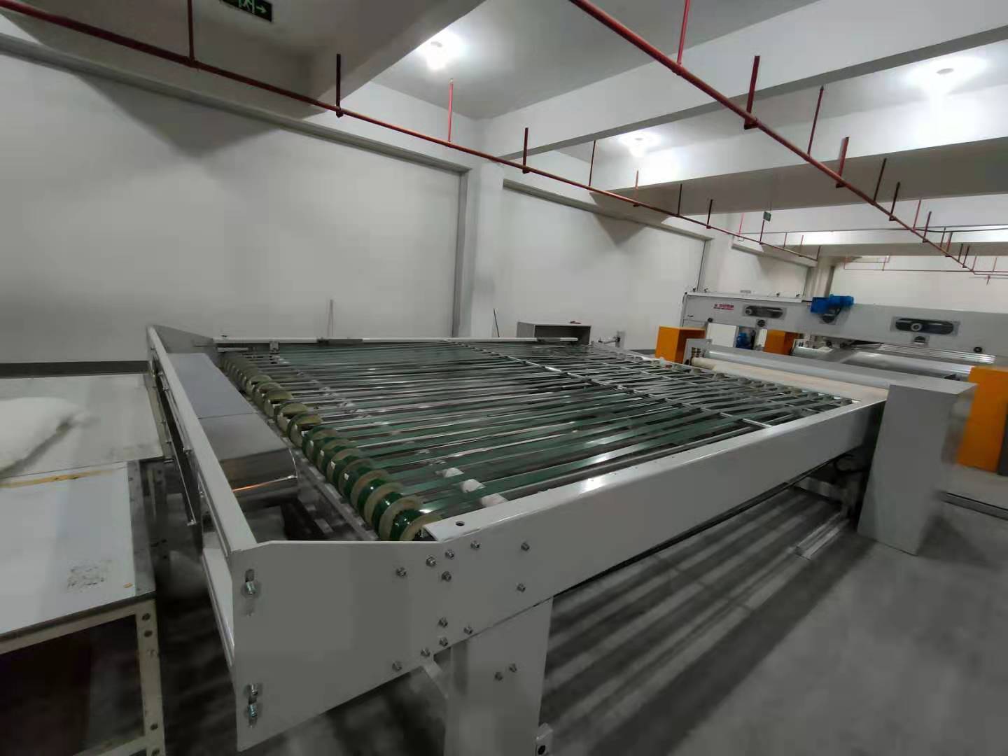 被褥生產(chǎn)線-帶裝套機(jī)